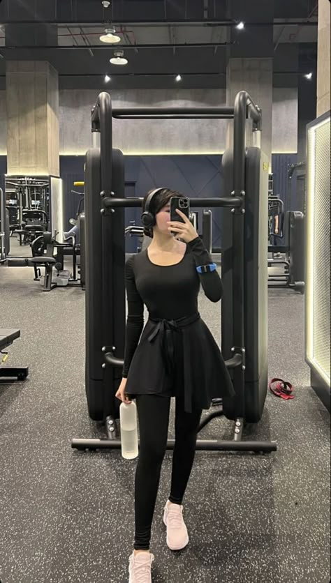 Modest Gym Wear, Leggings Casual Outfit, Black Leggings Casual, Modest Workout Clothes, Gym Dress, Modest Gym, Modest Workout, Leggings Outfit Ideas, Modest Gym Outfit