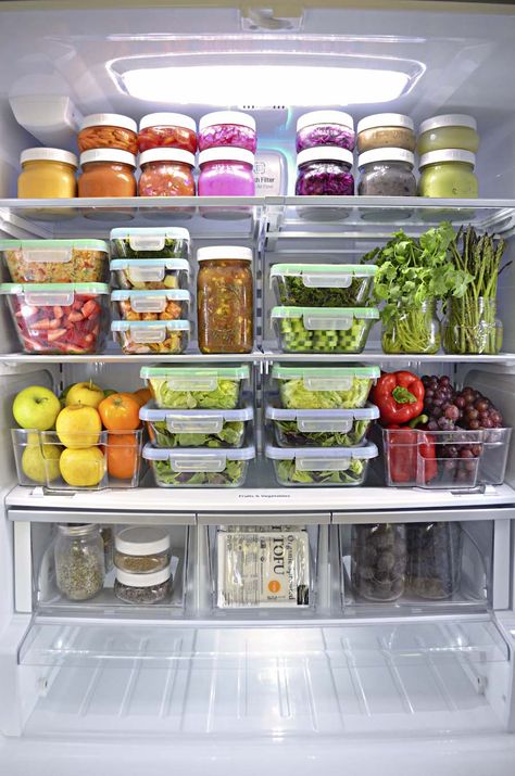 Fridge Goals Snacks, Healthy Fridge Goals, Fridge Goals Healthy Food, Full Fridge Goals, Full Fridge, Healthy Fridge, Freezer Organization, Kitchen Fridges, Fridge Storage