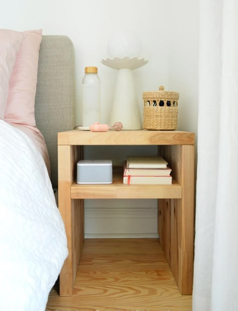 Diy Night Stands, Side Table Decor Ideas, Unusual Bedside Tables, Diy Night Stand, Diy Bedside Table, Simple Nightstand, Wood Nightstands, Simple Bedside Tables, Small Nightstand