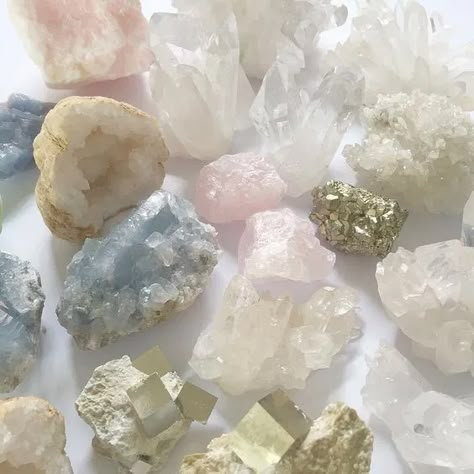 crystal + mineral magic | Rachel Crethar of Rock & Co Pretty Crystals, Crystal Room, Crystal Vibes, Crystal Aesthetic, Spiritual Crystals, Pretty Rocks, Quartz Geode, Cool Rocks, Crystal Magic