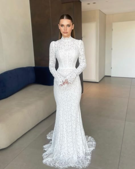 Toplexil Dress, Modest Elegant Wedding Dress, Olivia Bottega Wedding Dress, White Dress For Wedding, White Dress Engagement, Simple Engagement Dress, Wedding Dress Neckline, Wedding Dress Bustle, Bride Dress Simple