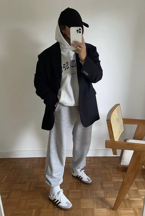 Sweatpants Outfit Aesthetic, Chic Sweatpants Outfit, Cozy Sweatpants Outfits, Cool Sweatpants, Sport Casual Outfit, Sweatpants Outfit Ideas, Sweatpants Outfits, Cozy Sweatpants, Winter Pants Outfit