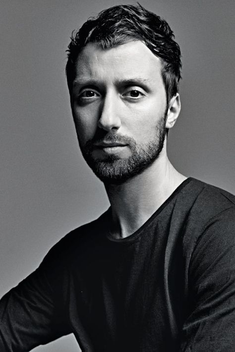 Anthony Vaccarello is the new Creative Director of Yves Saint Laurent | News | The FMD #lovefmd Fearless Photography, Power Moves, Versus Versace, Hedi Slimane, Fashion And Beauty Tips, Donatella Versace, Anthony Vaccarello, Life Blogs, Fashion Books