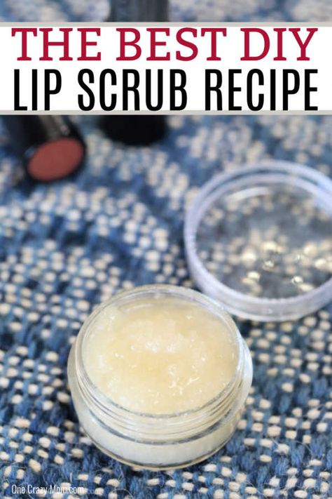 Make this easy DIY Lip Scrub that will leave your lips soft and exfoliated.  With only 4 ingredients, you can easily make this lip scrub recipe. Easy Diy Lip Scrub, Lip Peeling, Homemade Lip Scrub, Honey Lip Scrub, Diy Lip Scrub, Lip Scrub Recipe, Homemade Beauty Recipes, Lip Scrub Homemade, Lip Scrub Diy