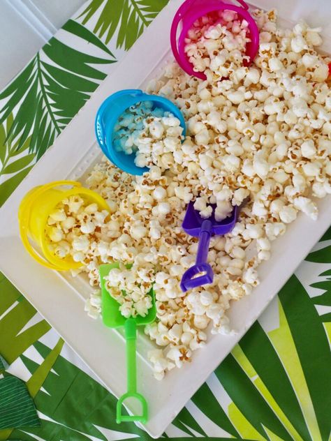 Summer Decor Party, Luau Crafts, Tropisk Fest, Hawaii Birthday Party, Kids Luau, Luau Party Food, Luau Ideas, Tropical Birthday Party, Kids Cafe