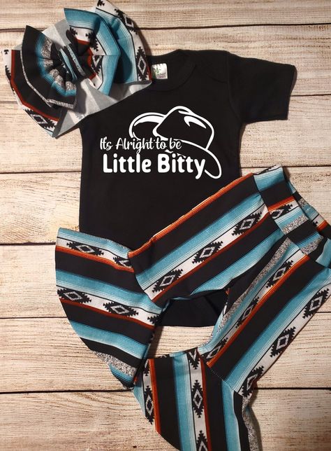 Check It Out! Superb Baby Shower Gifts Under $50! Aztec Clothes, Western Baby Girls, Baby Cowgirl, Western Baby Clothes, Baby Clothes Country, Southern Baby, Western Baby, Cowgirl Outfit, Western Babies