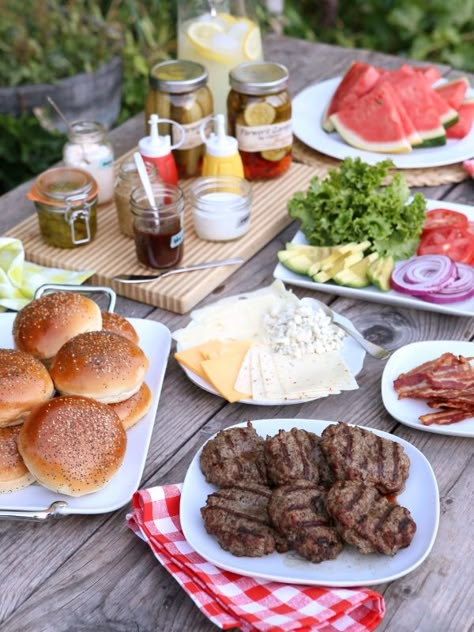 Here’s a fun idea for your next backyard barbecue— a Build Your Own Burger Bar complete with a buffet of toppings and condiments. You provide the options, while your guests bring their appetites and creativity. If I had just one last meal to enjoy, I would most certainly pick a thick and juicy burger loaded … Build Your Own Burger Bar, Build Your Own Burger, Classic Burger Recipes, Hamburger Party, Hamburger Toppings, Bbq Party Food, Burger Party, Backyard Bbq Party, Barbeque Party