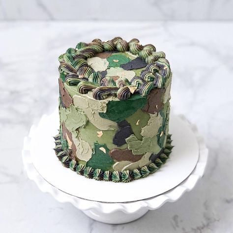 Camo Birthday Cake, Minimalist Birthday Decor, Camo Birthday Cakes, Hunting Birthday Cakes, Camo Cakes, Army Birthday Cakes, Chocolate Cake Layers, Camo Cake, Army Cake