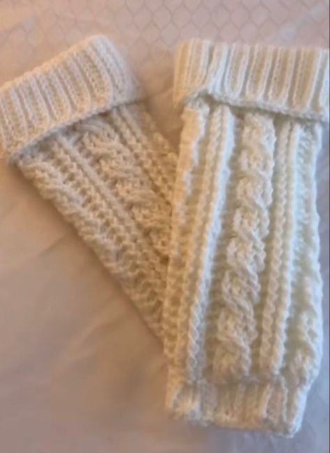 Crocheting Arm Warmers, Crochet Pattern For Leg Warmers, Legwarmers Pattern Free, Crochet Patterns Arm Warmers, Crochet Knee Warmers Free Pattern, Crochet Ideas Leg Warmers, Crocheting Leg Warmers, Crochet Arm Warmers Aesthetic, How To Knit Leg Warmers