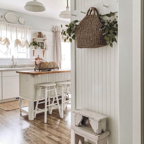 Charming French Cottage Farmhouse Home Tour - a before and after DIY story Estilo Cottage, Vibeke Design, French Farmhouse Decor, Cottage Style Decor, Cottage Kitchens, Kitchen Farmhouse, Cottage Farmhouse, French Cottage, Farmhouse Interior