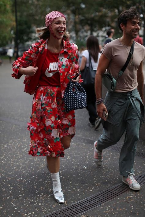 London Fashion by Paul: Street Muses...Before David Koma Spring/Summer 2024...LFW London Street Style Spring 2024, London Street Style Spring, Euro Tour, The Tate Modern, Fashion Trend Forecast, Street Style Spring, 2025 Fashion, Summer Street, David Koma