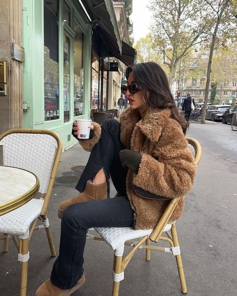 Taïna Cassagnes on Instagram: "Teddy bear 🧸 . #parisianvibes #fallhairtrends #minimaliststyle #backtoschool #casualstyle #burgundy #ootd #fitcheck #parisienne #parisianstyle" Teddy Bear Aesthetic Outfit, Brown Teddy Jacket Outfit, Teddy Bear Jacket Outfit, Lapel Jacket For Women, Camel Jacket Outfit, Teddy Jacket Outfit, Jacket For Women Fashion, Autumn Core, Teddy Bear Jacket