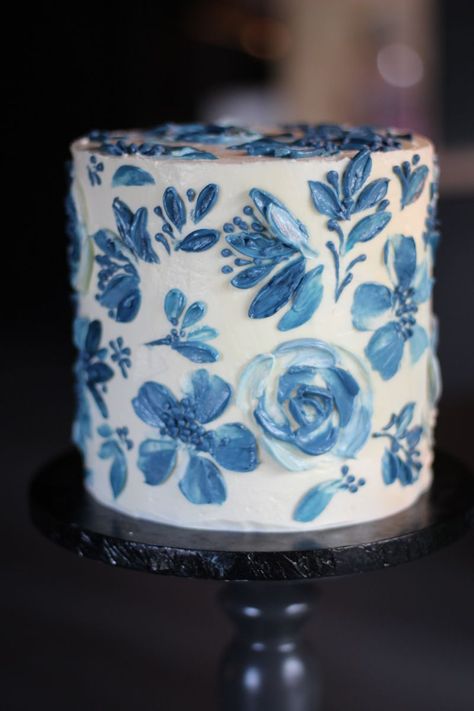 Blue Floral Cake, Delft Wedding, Blue And White Cake, Blue Magnolia, Pretty Dessert, Cake Decorating Designs, Painted Cakes, Pretty Birthday Cakes, Just Cakes