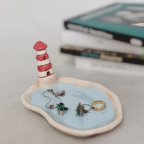 Beachy Air Dry Clay Ideas, Air Dry Clay Projects Ocean, Jewellery Clay Holder, Clay Beach Ideas, Beachy Clay Ideas, Summer Ceramic Ideas, Useful Pottery Ideas, Diy Clay Dish, Ceramic Project Ideas