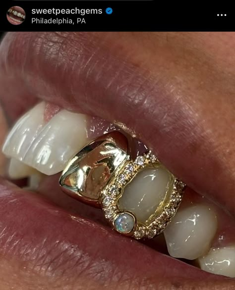 Grillz For Females Bottom Teeth, Girl Grillz Gold Grill, Girly Grillz Gold Grill, Grillz Bottom Teeth, Grillz With Letters, Women’s Grills, Bottom Grillz For Women, Flower Grillz, Letter Grillz