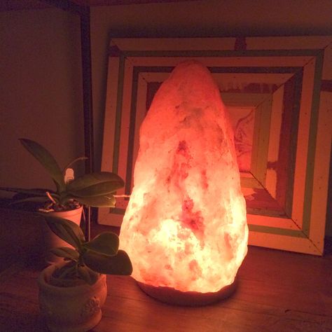 Rock Salt Lamp, Natural Asthma Remedies, Asthma Remedies, Salt Therapy, Salt Rock, Natural Air Purifier, Natural Homes, Salt Lamps, Himalayan Salt Lamp