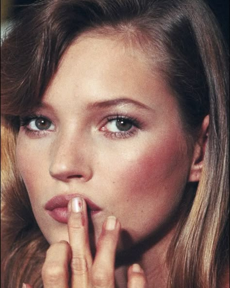 Throwing it back to the 80s with Kate Moss—timeless beauty and effortless cool. 🌟 Follow @oldmoneycentury for more 💌 #VintageVibes #KateMoss #80sIcon #katemossstyle #liliamoss #itgirls #80dayobsession Kate Moss 90s, Alena Shishkova, Lila Moss, Kate Moss Style, Queen Kate, Claudia Schiffer, Model Aesthetic, Kate Moss, Makeup Inspo