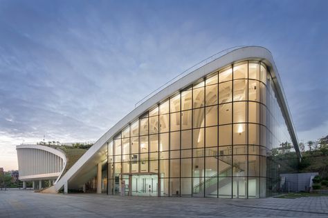 Gallery of Nanning Planning Exhibition Hall / Z-STUDIO + ZHUBO DESIGN - 2 Curved Facade, Nanning, Steel Structure Buildings, Exhibition Building, Interior Staircase, Roof Architecture, Urban Park, Urban Setting, Building Construction