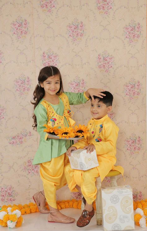 Brother Sister Rakhi Photography, Rakhi Shoot, Rakhi Bandhan, Cycling Art Illustrations Posters, Agriculture Pictures, Raksha Bandhan Photos, Dj Download, Hindu Tattoo, Rakhi Festival