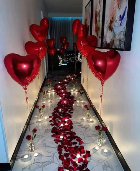 Valentine Hotel, Valentine's Day Hotel, Hotel Room Decoration, Valentines Bedroom, Valentines Day Aesthetic, Romantic Room Surprise, Romantic Dinner Decoration, Romantic Valentines Day Ideas, Aesthetic Valentines