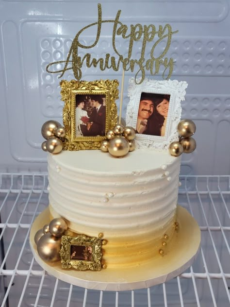 Anniversary Cakes With Photos, Mini Cake Anniversary, Gold Anniversary Cake, Birthday Cake For Papa, Photo Print Cake, 40th Anniversary Cake, Anniversary Cake Pictures, Anniversary Cake With Photo, 25th Wedding Anniversary Cakes