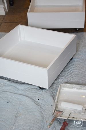 Good instructions to make these rolling storage drawers to go under the bed or a piece of furniture. Full tutorial and pictures. Rolling Furniture, Closet Redesign, Basement Craft Rooms, Under The Bed Storage, Rolling Drawers, Bed Drawer, Under Bed Drawers, Dorm Storage, Underbed Storage