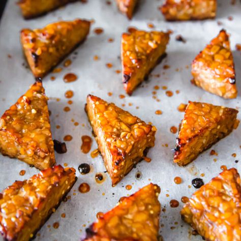 Crispy Baked Marinated Tempeh - Running to the Kitchen® Leftover Shredded Beef, Tempeh Recipes Vegan, Brisket Nachos, Tempeh Marinade, Bbq Beef Brisket, Nacho Recipe, Marinated Tempeh, Baked Tempeh, Veggie Main Dishes