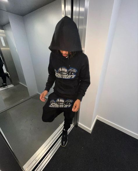 Trapstar Shooters Tracksuit, Cold Streetwear, Shooters Tracksuit, Trapstar Tracksuit, Uk Rap, Bape Hoodie, Drippy Outfit, Drip Outfit Men, Tracksuit Outfit