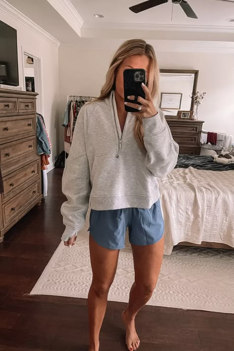 Work Athleisure Outfits Summer, Comfy Nanny Outfits, Feminine Athleisure Style, Chilly Summer Night Outfit, Athletic Mom Outfits, Casual Mom Outfits Summer, Athletic Work Outfit, Cute Comfy Outfits For Summer, Fall Athletic Outfits