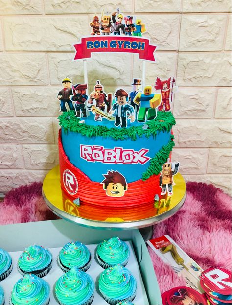 Minecraft Roblox Cake, Roblox Birthday Party Ideas Cakes, Roblox Themed Cake, Roblox Cake Ideas, Roblox Cake Design, Roblox Cakes, Roblox Birthday Cake, Roblox Theme, Lego Birthday Cake