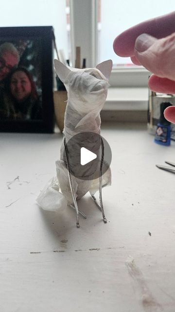 Diana Parkhouse - Paper Artist Person on Instagram: "Hello. It's weird being at home. I've still got so far to go. There's a lot I can do for myself now, but it's relative to what I couldn't do. Which was nothing. I couldn't even feed myself when I was completely paralysed. Now I can, but I'm not great at preparing it. And definitely not my evening meal. As part of my physical therapy for my hands/cognition though I've decided making foxes will help. Isn't that lucky for you lot? 😂 .. My paper mache sculptures are made from newspaper, wire, glue, paper medical tape, book pages (Shakespeare), and watercolour paint. .. #craftingcommunity #handmadewithlove #sculptureart #papermacheart #papermache #papiermache #sculpting #folkart #paperlover #britishcraft #handmadeuk #sculptorofinstagram #pa Paper Mache Art Sculpture, Diy Fairy Wings, Papier Mache Doll, Making Paper Mache, Paper Fox, Paper Mache Dolls, Paper Art Sculpture, Face Painting Easy, Paper Mache Sculpture