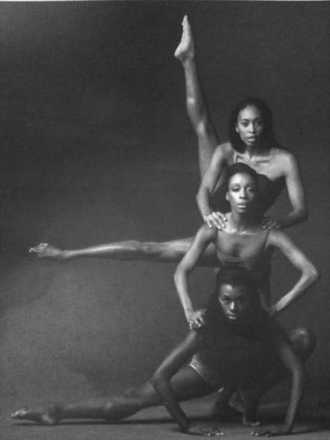 Black dancers Dance Group Photography Team Photos, Trio Dance Poses, Duet Dance Poses, Duo Dance Poses, Duet Poses, Group Dance Poses, Magic Dance, Black Dancers, Dance Photoshoot