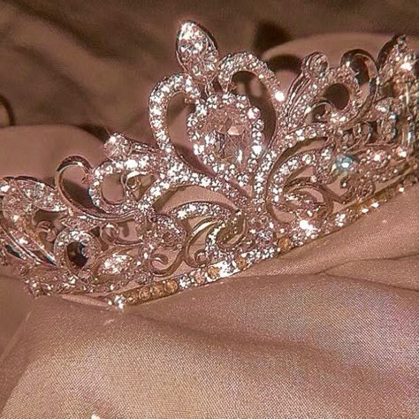 Couronne Aesthetic, Bridergton Aesthetic, Princess Crown Aesthetic, Courtney Core, Tiara Aesthetic, Emi Core, Stella Core, Quince Crowns, Quince Crown