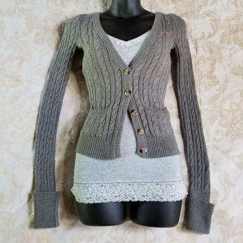 Grey Cardigan Outfit, Outfits With Grey Cardigan, Cardigan Outfit Aesthetic, Horror Protagonist, Y2k Cardigan, Cardigan Y2k, Cardigan Outfit, Cardigan Outfits, Cable Knit Cardigan