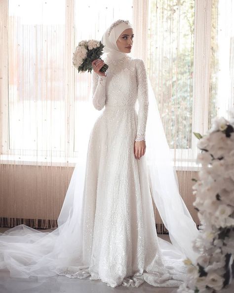 Bride Dress Hijab, Muslim Wedding Dress Hijab Bride, Turkish Wedding Dress, Pose Pengantin, Wedding Hijab Styles, Muslim Wedding Gown, Simple Elegant Wedding Dress, Baju Kahwin, Minimal Wedding Dress