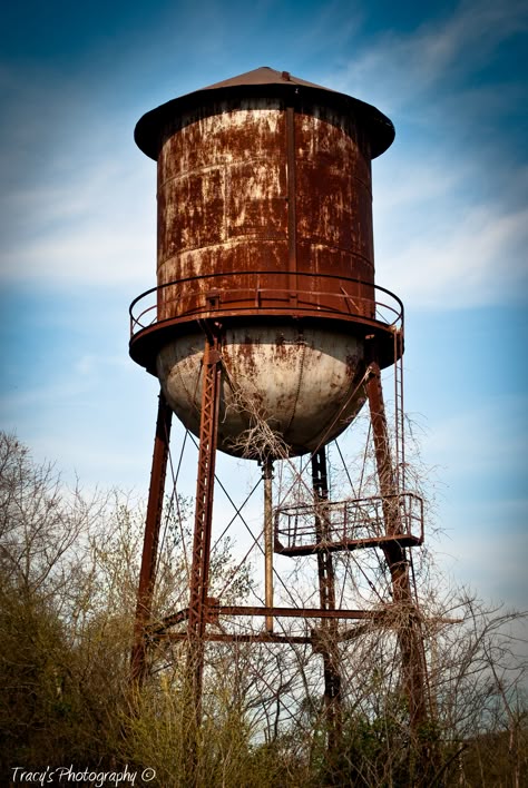 Old Water Tower - ours growing up had the fire/tornado/daily-at-noon siren Rust Never Sleeps, Beautiful Ruins, Rust In Peace, Water Towers, Creation Photo, Water Tanks, Jefferson County, Rusted Metal, In The Middle Of Nowhere