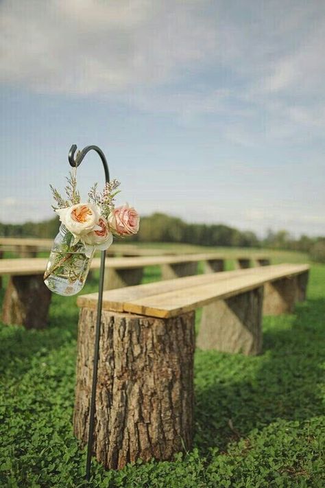 Wedding Ceremony Seating, Deco Champetre, Ceremony Seating, Future Wedding Plans, Outdoor Wedding Decorations, Outside Wedding, Rustic Country Wedding, Tree Stump, Western Wedding