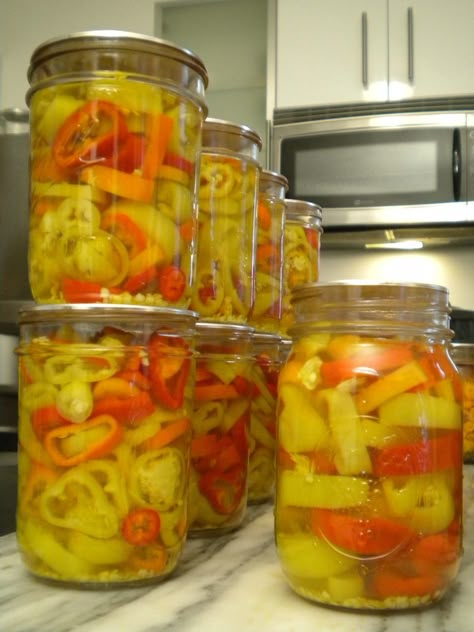 Canned Hot Peppers Recipes, Can Hot Peppers, Pickling Hot Peppers Recipe, Wax Peppers, Canning Hot Peppers, Pickled Pepper Recipe, Pickled Hot Peppers, Canning Peppers, Hot Banana Peppers