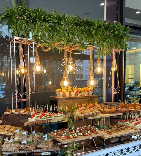 Wedding Buffets Ideas, Cocktail Party Food Display, Diy Catering Buffet, Appetizer Table Display Wedding, Buffet Table Set Up, Self Serve Bar Wedding, Catering Decoration Ideas, Buffet Wedding Table Setting, Wedding Snack Table