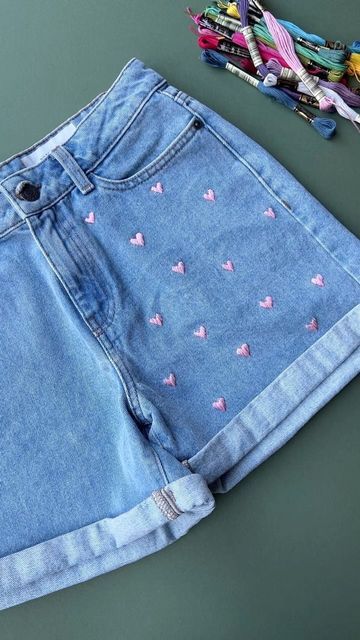 Embroidered Jeans Hearts, Embroidered Shorts Diy, Embroidered Jeans Diy Simple, Embroidery On Shorts, Embroidered Jeans Diy, Canvas Photo Frame, Clay Trays, Cute Embroidery Patterns, Embroidery Jeans Diy