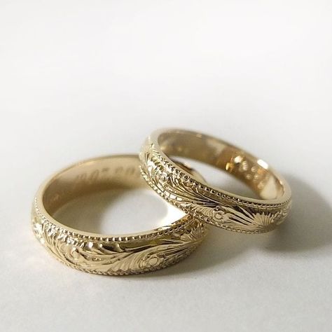 Woman Gold Wedding Ring, Untraditional Engagement Ring Unique, Matching Engagement Rings His And Hers, Ring Aesthetic Grunge, Ornate Rings, Rings Aesthetic Gold, Ring Styles Engagement, Vintage Rings Gold, Golden Wedding Rings