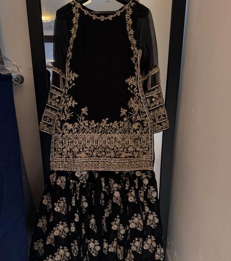 It’s all about black, a perfect wedding outfit for this upcoming wedding season Black formal outfit with zardozi work on shirt paired with embellished gharara and gotta finished silk dupatta For order and details please dm | visit kehkeshan.aamir | or whatsapp us on 03115693004 [ Kehkeshan kehkeshanz black gharara formal wedding wear laamofficial Pakistanifashion ] Black Lehenga Outfit, Black Garara, Black Gharara, Black Formal Outfit, Gharara Pakistani, Dua E Khair, Garara Dress, Long Skirt Top Designs, Black And Gold Outfit