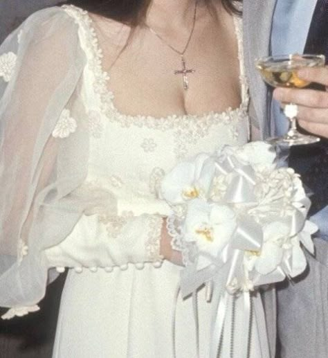 قلادات متدلية, Olivia Hussey, Priscilla Presley, A Wedding Dress, 가을 패션, Marie Antoinette, Wedding Dresses Vintage, Wedding Bells, Future Wedding