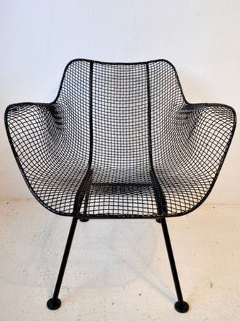 Wire mesh chair designed by Russell Woodward in the 1950's. Iconic Furniture Design, Wire Chair, Dream Place, Iconic Furniture, Mesh Chair, Mid Century Modern Chair, Beautiful Chair, Take A Seat, Cool Chairs