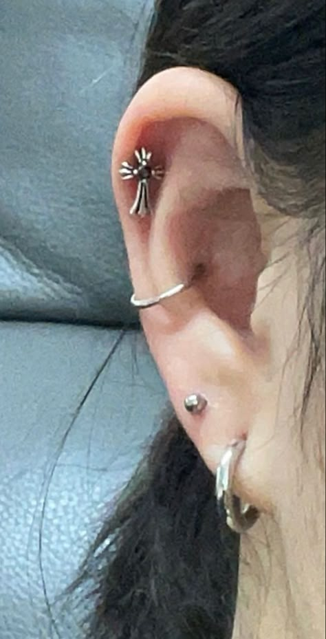 Ušný Piercing, Rp Icons, Ear Peircings, Medium Pretty, New Piercing, Cool Ear Piercings, Pretty Ear Piercings, Cute Ear Piercings, Cool Piercings