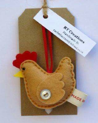 Diy Felt Chicken, Diy Felt Chicken Ornaments, Chicken Felt Pattern, Chicken Craft Ideas, Felt Chicken Ornament, Chicken Ornaments Diy, Felt Chicken Pattern, Free Felt Ornament Patterns, Felt Chickens