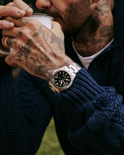 Tattoos On Hands For Men, Aesthetic Men Tattoo, Men’s Finger Tattoos, Men Aesthetic Tattoo, Man Hand Tattoo, Lettering Hand Tattoo, Men’s Hand Tattoos, Men’s Hand Tattoo, Tattoo Aesthetic Men