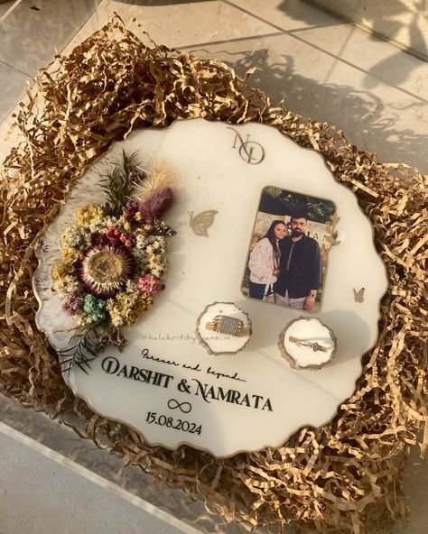 “✨ A Keepsake That Transcends Time ✨ This exquisite customized ring tray is a perfect blend of beauty and functionality. 💍 Handcrafted with resin, real dried flowers, and elegant personalized elements, it’s designed to hold your precious rings in style during life’s most special moments. What makes it even more magical? 🖼️ Once its role as a ring tray is complete, it transforms into a stunning decorative frame, preserving your cherished memories forever. 🎁 Ideal for engagements, weddings, ... Ring Tray, Precious Rings, Decorative Frame, Painting Art Lesson, Frame Decor, Cherished Memories, Special Moments, Custom Rings, Art Lessons