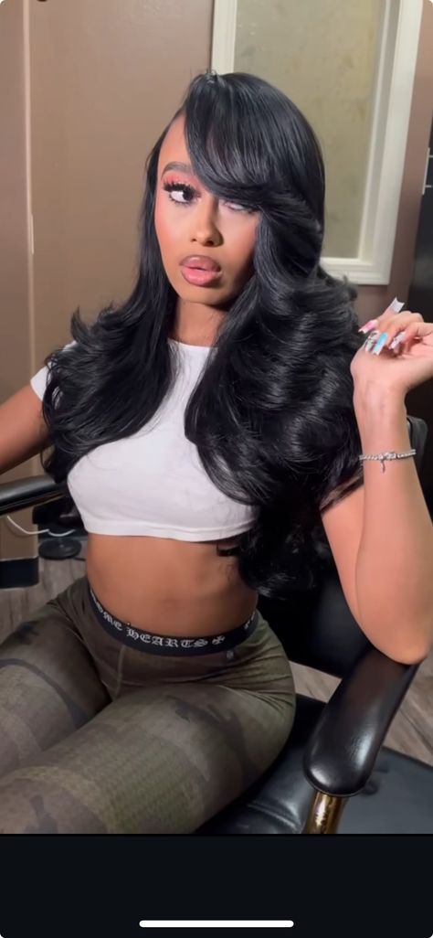 Kash Doll Curls, Kash Doll Hair, Long Wig Hairstyles For Black Women, Kash Doll Hairstyles, Jet Black Hairstyles, Side Part With Curls, Curls Black Women, Hairstyles Side Part, Voluminous Hairstyles