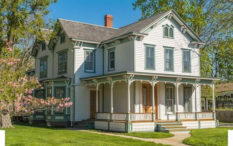 Historic Houses You Can Rent—Vacation Rentals With History Italianate House Exterior, American House Style, Italianate House, Different House Styles, English Country Cottages, Cedar Roof, English Country Cottage, Bluestone Patio, Victorian Farmhouse